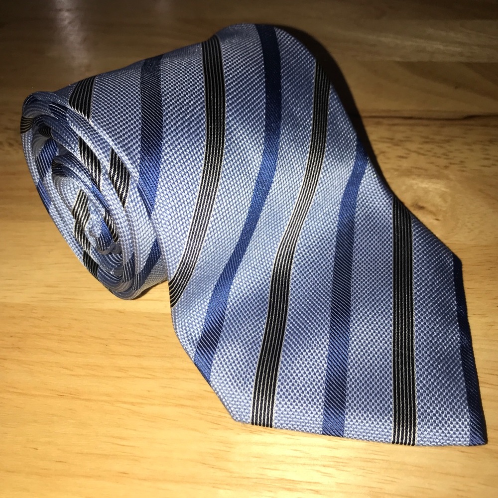 Banana Republic Men’s Blue Striped Neck Tie